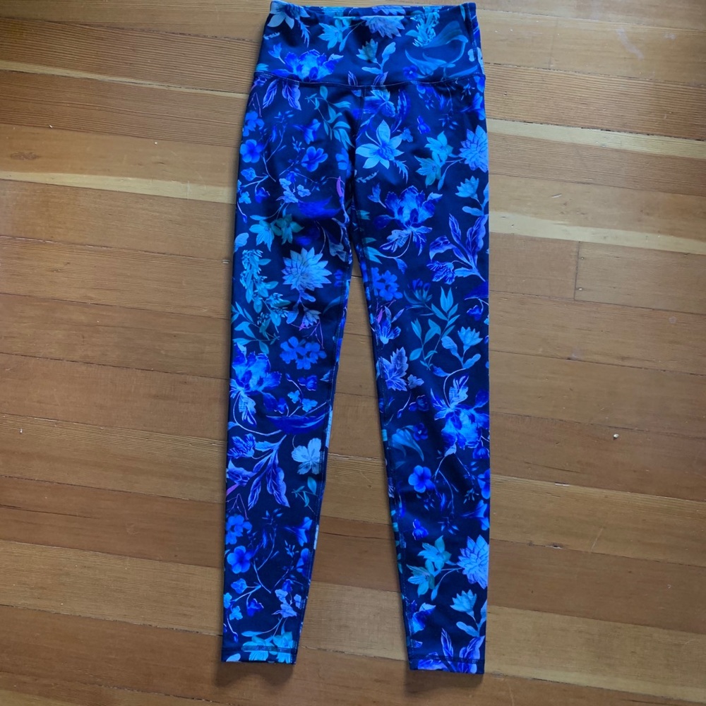 Old Navy active floral leggings, size S